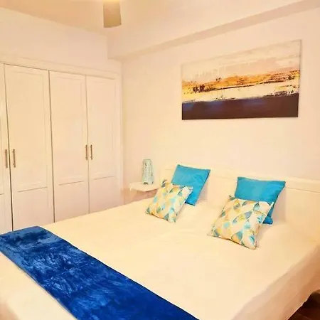 Comfortable Centrally Located Playa Feñabe