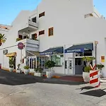 Comfortable Centrally Located דירה *