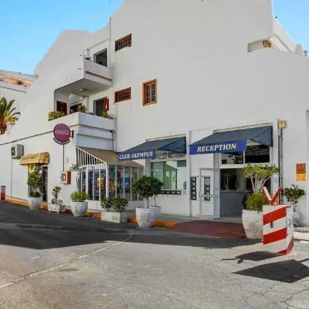 Comfortable Centrally Located شقة *