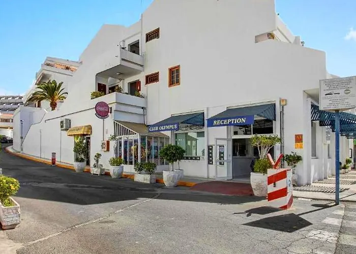 Comfortable Centrally Located דירה *