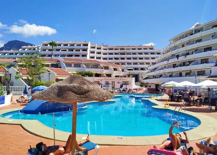 Comfortable Centrally Located דירה *